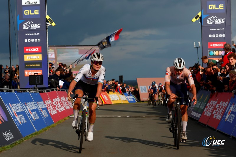 2023 UEC Road European Championships - Drenthe - Elite Women's Road Race - Mappel - Col Du VAM 131,3 km - 23/09/2023 - Lotte Kopecky (Belgium) - Lorena Wiebes (Netherlands) - photo Luca Bettini/SprintCyclingAgency?2023